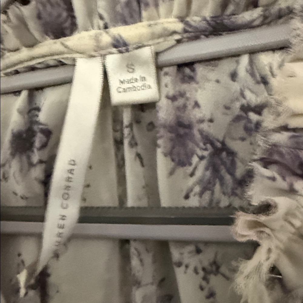 LC Lauren Conrad Lavender and White Floral Blouse - Picture 3 of 4
